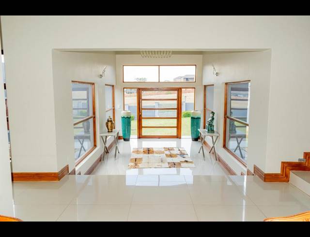 8 BEDROOM HOUSE FOR SALE IN MOOIKLOOF